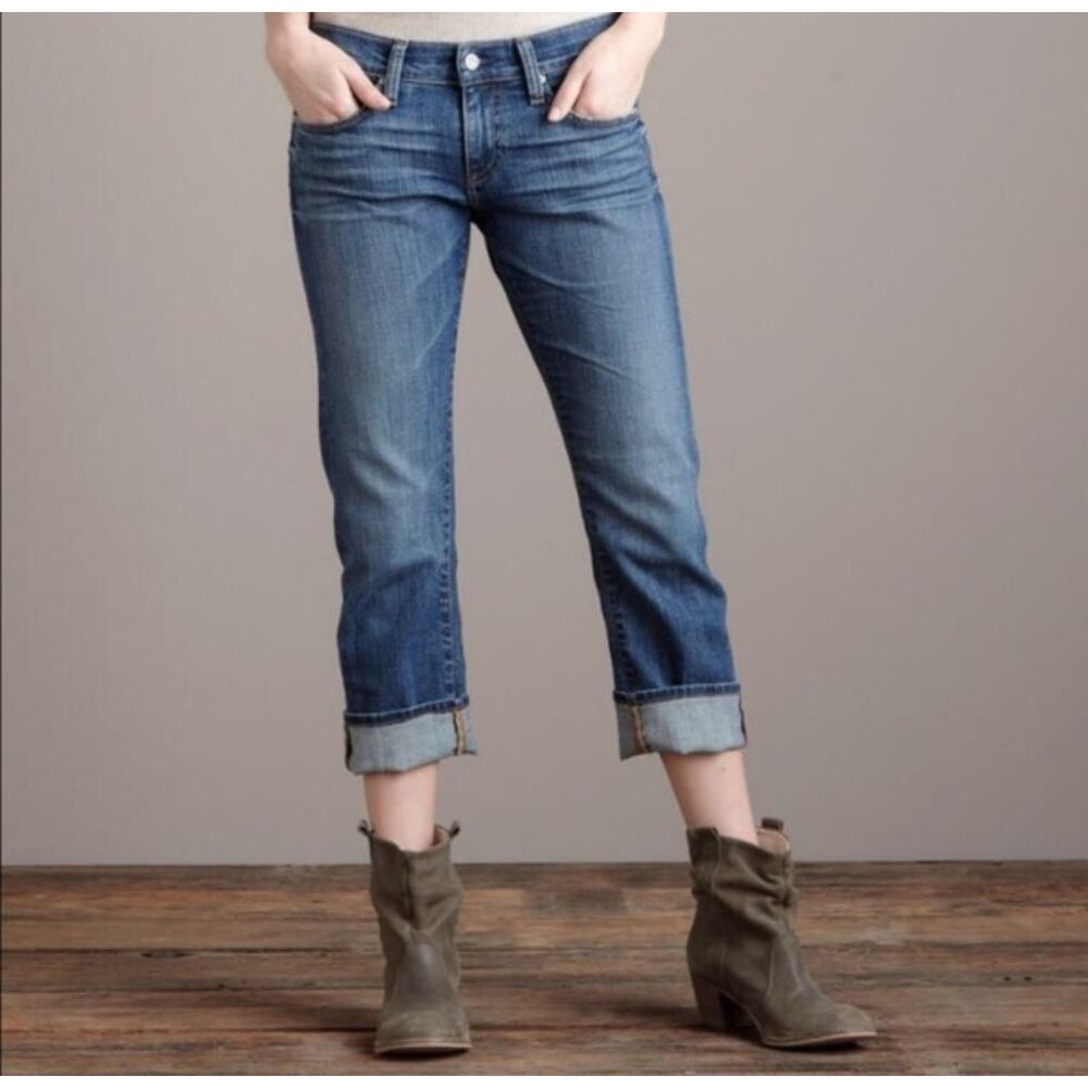 AG the Tomboy Relaxed Fit Cropped Distressed EUC Size 28      J706